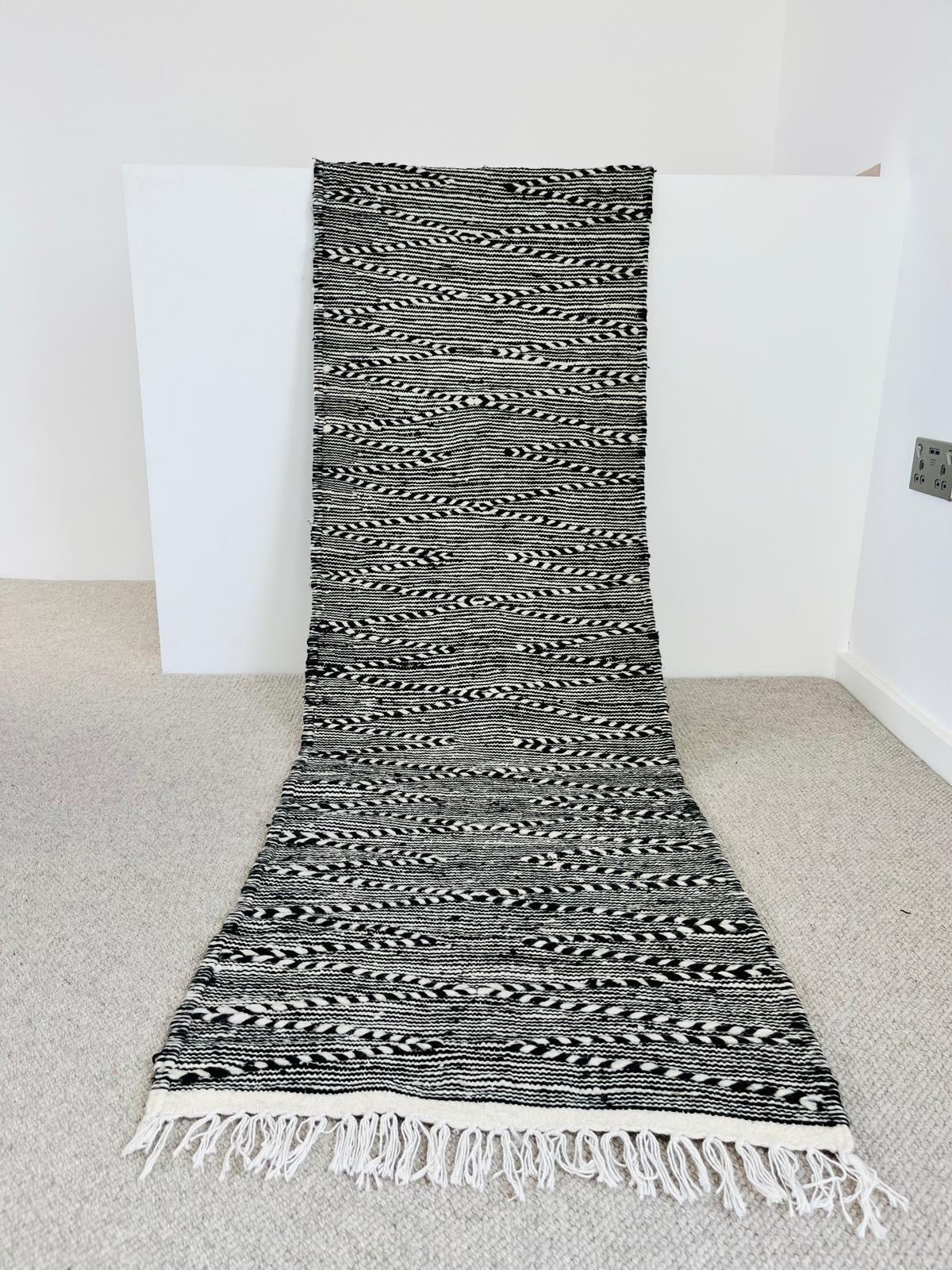 Zanafi Runner — Herringbone in Black & White