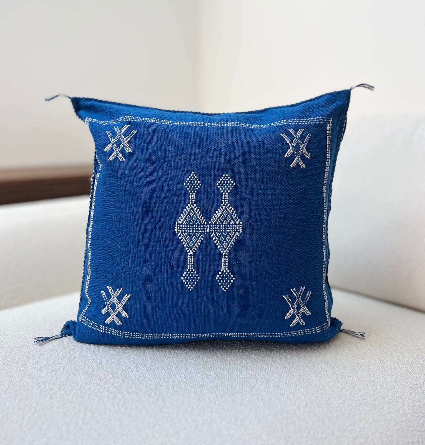 Dark blue cushion 1
