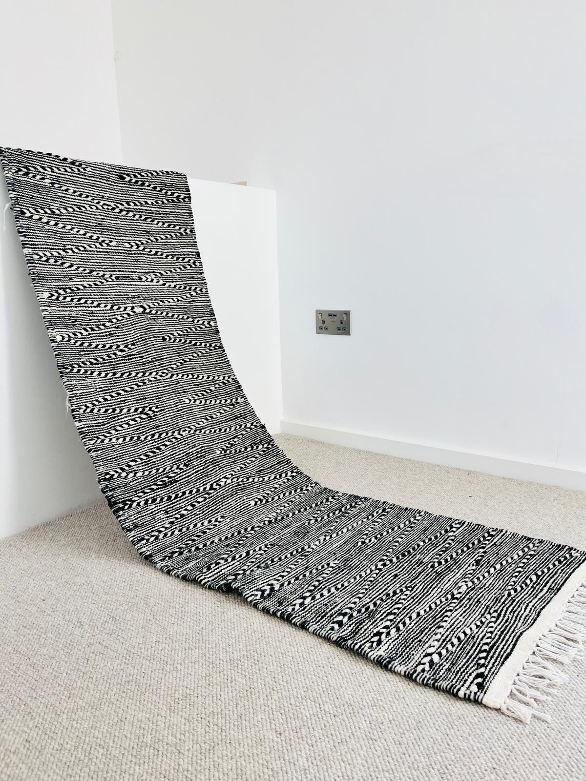Zanafi Runner — Herringbone in Black & White